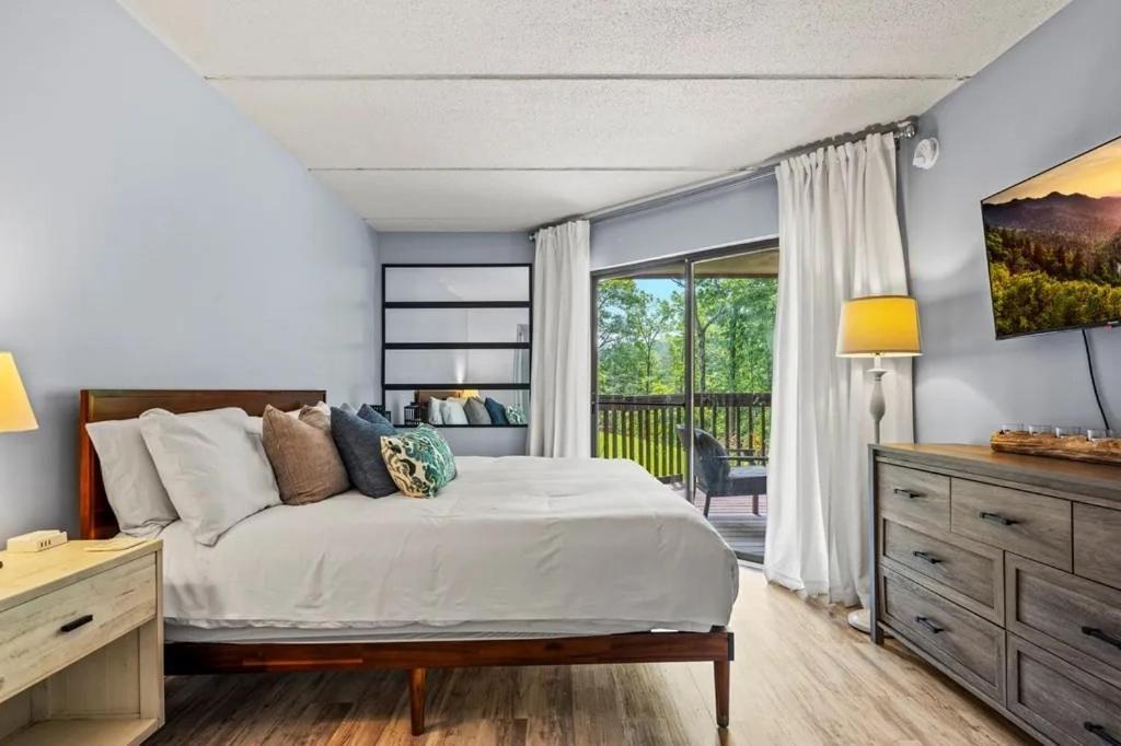 Views & Fireplace - Minutes To Gburg And Ober - Condo Gatlinburg Exteriör bild