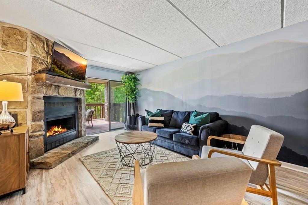 Views & Fireplace - Minutes To Gburg And Ober - Condo Gatlinburg Exteriör bild