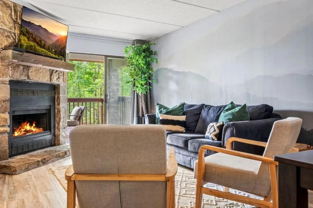 Views & Fireplace - Minutes To Gburg And Ober - Condo Gatlinburg Exteriör bild